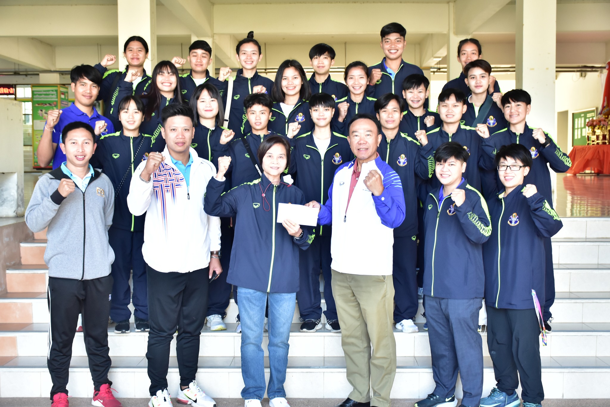 รองอธิการบดีมหาวิทยาลัยการกีฬาแห่งชาติ ประจำวิทยาเขตมหาสารคาม ให้กำลังใจทีมนักกีฬา ในการแข่งขันกีฬามหาวิทยาลัยแห่งประเทศไทย ครั้งที่ 48