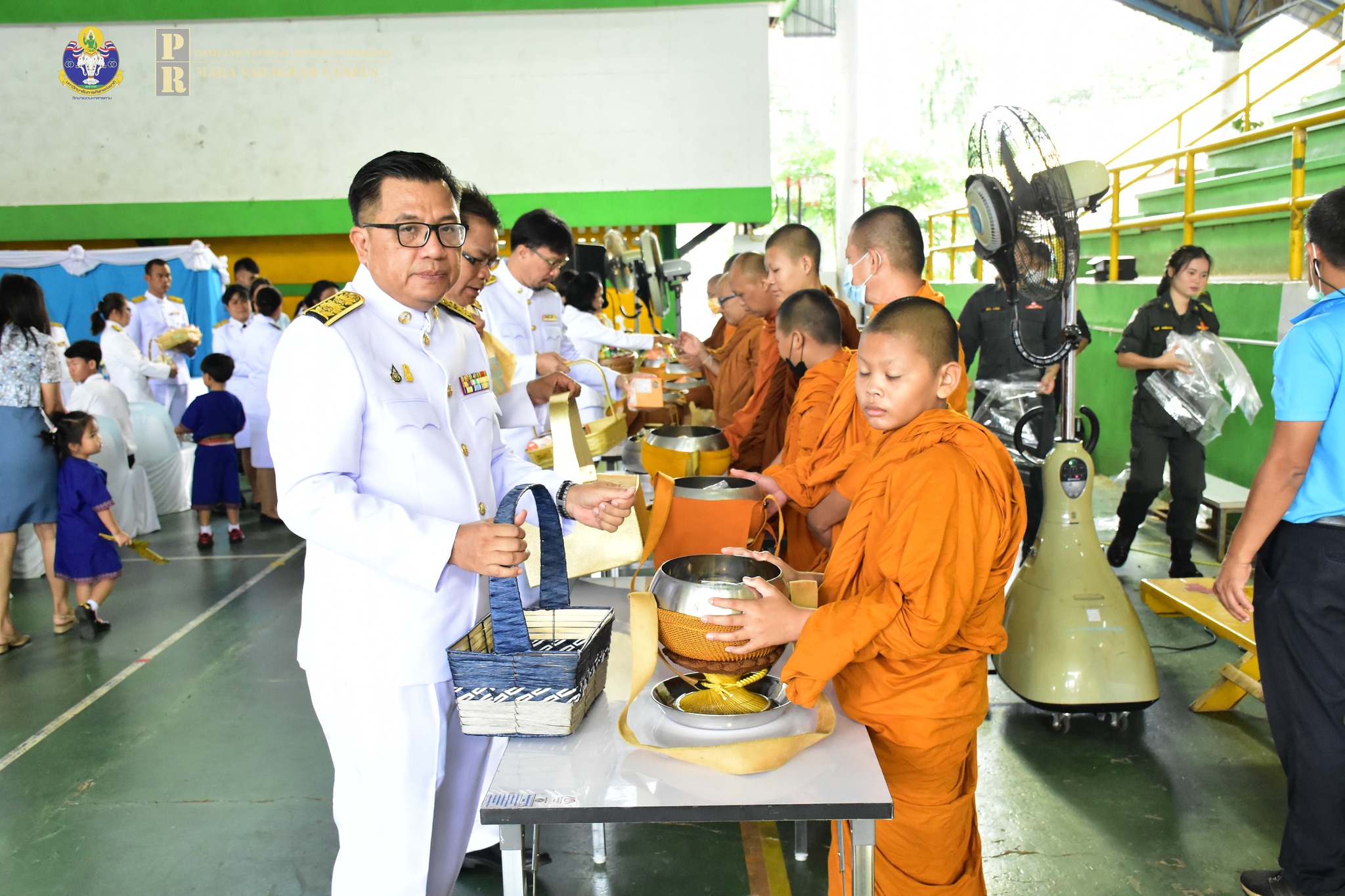 กิจกรรมทำบุญตักบาตร เพื่อถวายเป็นพระราชกุศลแด่สมเด็จพระบรมราชชนนีพันปีหลวง เนื่องในโอกาสวันเฉลิมพระชนมพรรษา 12 สิงหาคม 2566