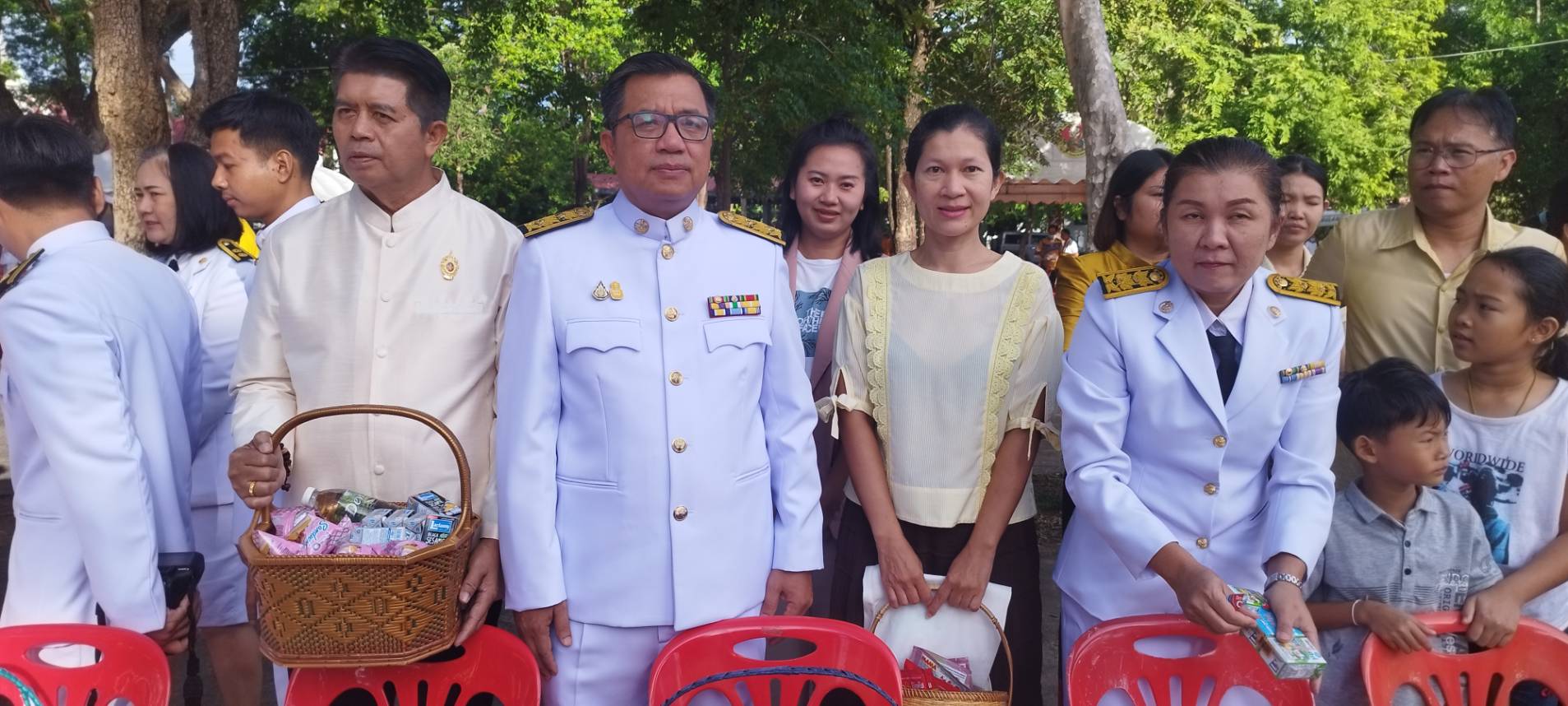 พิธีทำบุญตักบาตรถวายเป็นพระราชกุศล เนื่องในวันนวมินทรมหาราช