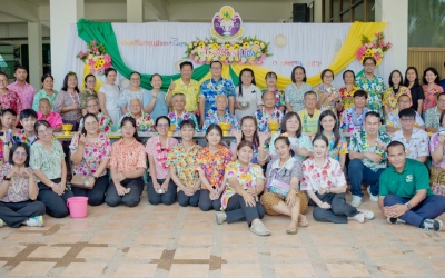 กิจกรรมสืบสานประเพณีสงกรานต์ สรงน้ำพระพุทธรูปและรดน้ำดำหัวอาจารย์อาวุโส